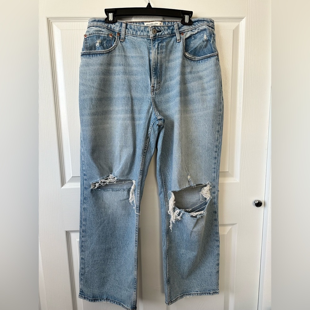 Abercrombie The 90’s Relaxed Jean High Rise Curve Love Size 32